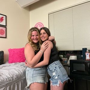 Meet your Posher, Ariana